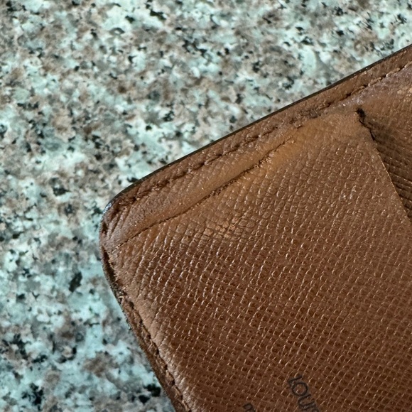 LOUIS VUITTON
Monogram Canvas Porte Papier Zipper Wallet - Picture 14 of 17